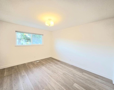 910 Academy Avenue - Photo Thumbnail 12
