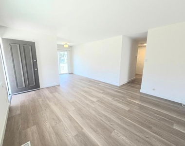 910 Academy Avenue - Photo Thumbnail 2