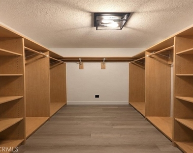 943 N Orange - Photo Thumbnail 20