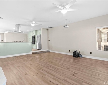 943 N Orange - Photo Thumbnail 9