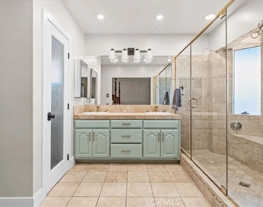 943 N Orange - Photo Thumbnail 16