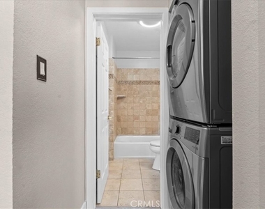 943 N Orange - Photo Thumbnail 25
