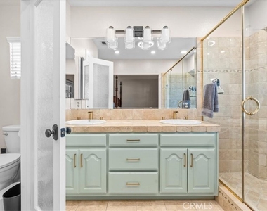 943 N Orange - Photo Thumbnail 17