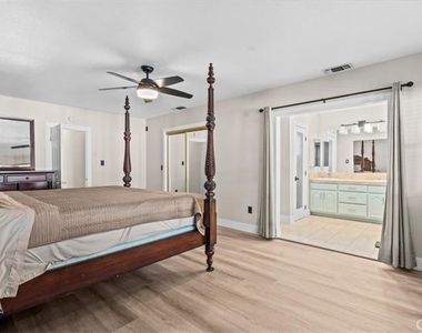 943 N Orange - Photo Thumbnail 15