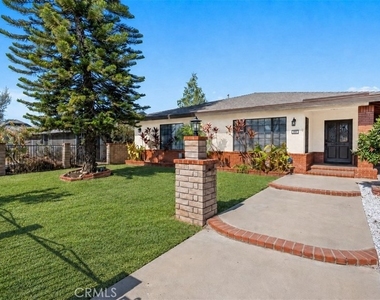 943 N Orange - Photo Thumbnail 1