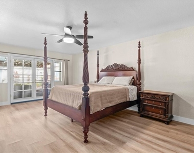 943 N Orange - Photo Thumbnail 12