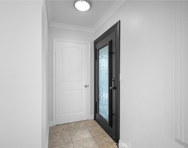 823 E Wilson Avenue - Photo Thumbnail 2