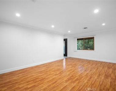 823 E Wilson Avenue - Photo Thumbnail 5
