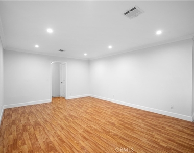 823 E Wilson Avenue - Photo Thumbnail 6