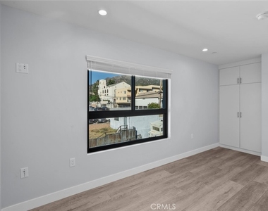 10032 Commerce Avenue - Photo Thumbnail 17