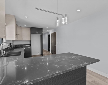 10032 Commerce Avenue - Photo Thumbnail 8