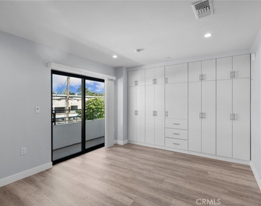 10032 Commerce Avenue - Photo Thumbnail 23