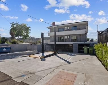 10032 Commerce Avenue - Photo Thumbnail 33