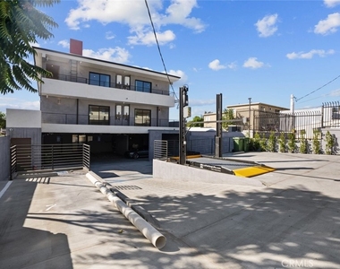 10032 Commerce Avenue - Photo Thumbnail 31
