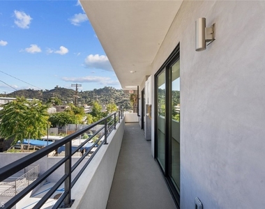 10032 Commerce Avenue - Photo Thumbnail 27