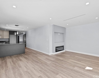10032 Commerce Avenue - Photo Thumbnail 11