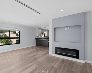 10032 Commerce Avenue - Photo Thumbnail 13
