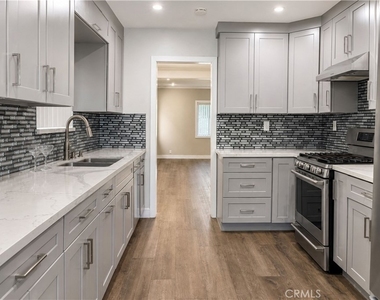 2431 N Lamer Street - Photo Thumbnail 5