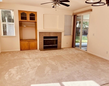 2126 Shenandoah Drive - Photo Thumbnail 6