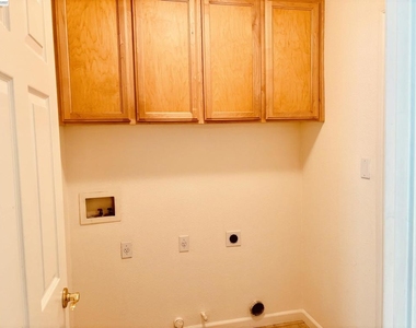2126 Shenandoah Drive - Photo Thumbnail 10