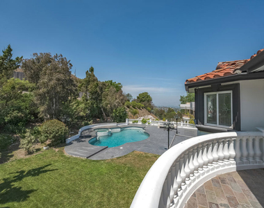 3856 Vista Linda Drive - Photo Thumbnail 4