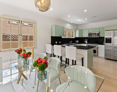708 Westbourne Drive - Photo Thumbnail 9