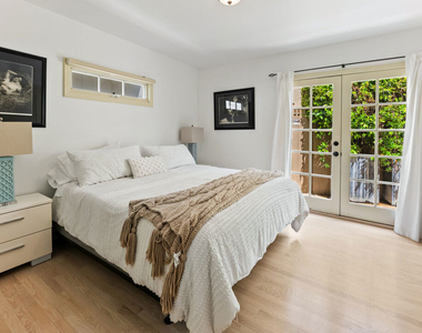 708 Westbourne Drive - Photo Thumbnail 4