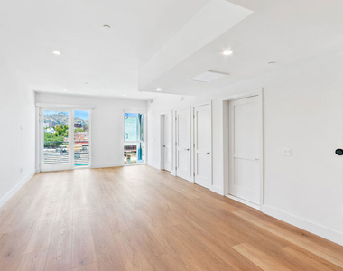 1001 N Fairfax Avenue - Photo Thumbnail 6