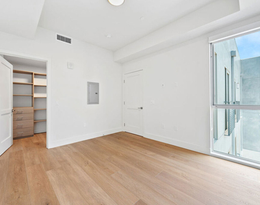 1001 N Fairfax Avenue - Photo Thumbnail 8