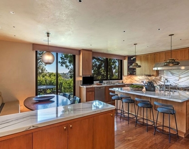 400 Toyopa Drive - Photo Thumbnail 10