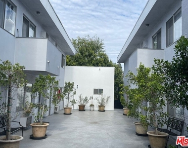 1400 N Fairfax Avenue - Photo Thumbnail 43