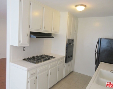 1400 N Fairfax Avenue - Photo Thumbnail 7