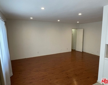 1400 N Fairfax Avenue - Photo Thumbnail 25