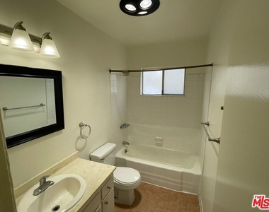 1400 N Fairfax Avenue - Photo Thumbnail 35