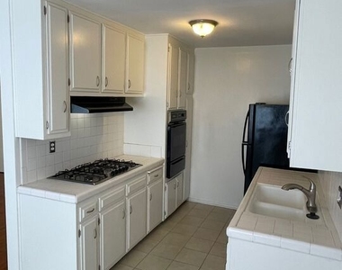 1400 N Fairfax Avenue - Photo Thumbnail 24