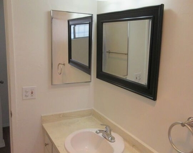 1400 N Fairfax Avenue - Photo Thumbnail 11