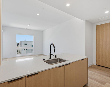 3555 Overland Avenue - Photo Thumbnail 4