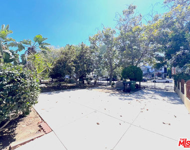 1828 S Gramercy Place - Photo Thumbnail 16