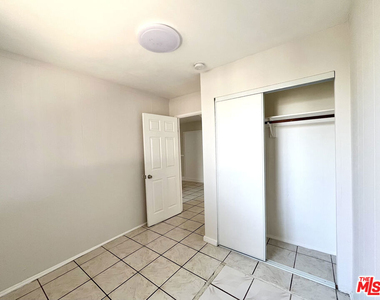 3260 E 4th Street - Photo Thumbnail 16