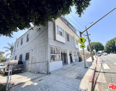 3260 E 4th Street - Photo Thumbnail 20