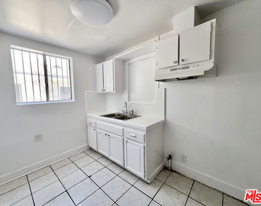 3260 E 4th Street - Photo Thumbnail 6