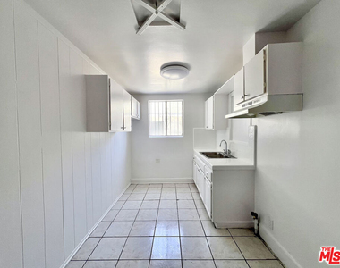 3260 E 4th Street - Photo Thumbnail 5
