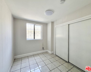 3260 E 4th Street - Photo Thumbnail 12