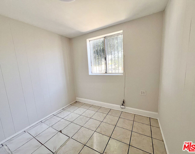 3260 E 4th Street - Photo Thumbnail 15