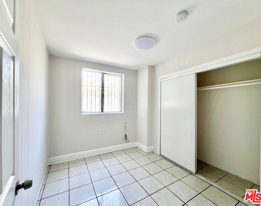 3260 E 4th Street - Photo Thumbnail 10