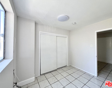 3260 E 4th Street - Photo Thumbnail 11