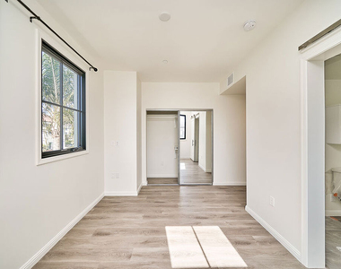 951 S Wilton Place - Photo Thumbnail 12