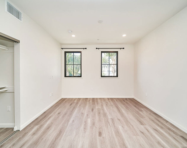 951 S Wilton Place - Photo Thumbnail 6