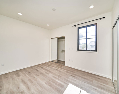 951 S Wilton Place - Photo Thumbnail 13