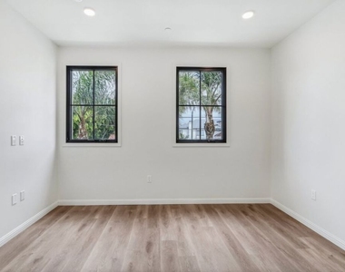 951 S Wilton Place - Photo Thumbnail 31